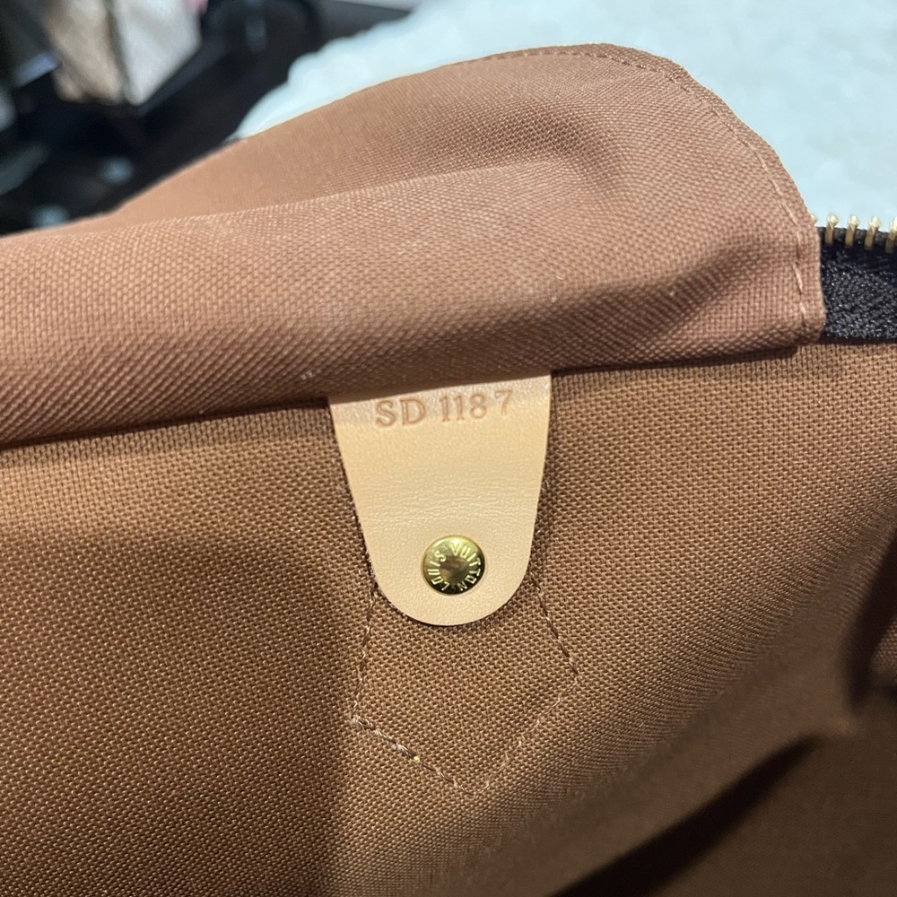 Louis Vuitton Monogram Speedy 40 Handbag in Brown - Picture 8 of 17